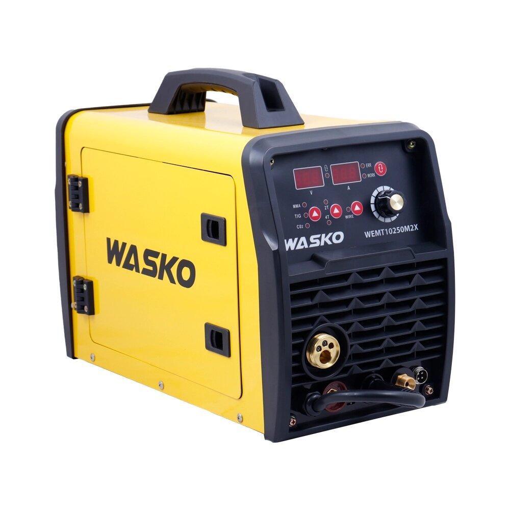 WEMT10250M2X – Soldador WASKO 250A MMA TIGLIFT MIG 5KG 220V El soldador WEMT10250M2X de WASKO ofrece versatilidad y alto rendimiento en trabajos de soldadura MMA, TIG Lift y MIG, adaptándose a distintas necesidades profesionales. Con una potencia de 250A, permite realizar soldaduras precisas y seguras, brindando resultados óptimos en cada proyecto. WASKO es tu mejor aliado para garantizar uniones firmes y confiables con tecnología de vanguardia. Su diseño compacto y resistente asegura durabilidad y eficiencia incluso en condiciones exigentes. 

Especificaciones

- Voltaje en vacío: 60V
- Frecuencia: 50-60
- Rango de espesor-
- Ciclo de trabajo: 1.6-5MM
- Modelo: WEMT10250M2X
- Tipo de electrodo: E6013-E7018
- Rango de amperaje: 20-250A
- Tipo de Producto: SOLDADOR
- Marca: WASKO