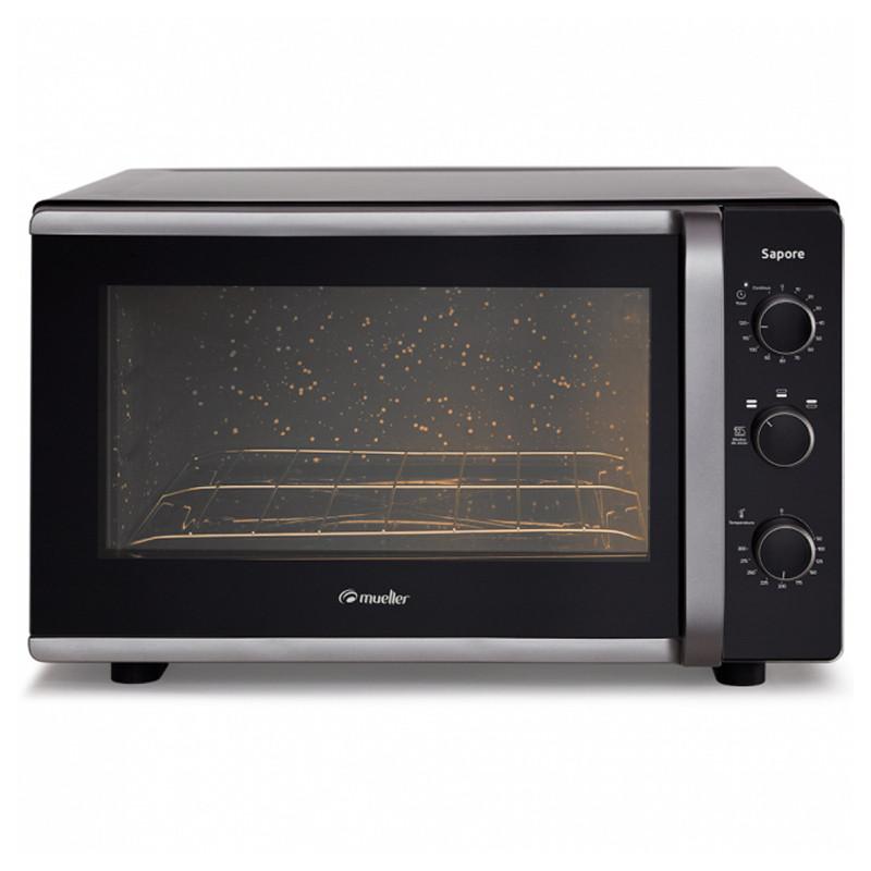 Horno Mueller Sapore 44L

El Horno Eléctrico Mueller Sapore Blanco 44L es la opción ideal para quienes buscan calidad y eficiencia en la cocina. Su diseño moderno y elegante se adapta a cualquier ambiente, aportando un toque de sofisticación. Con una capacidad de 44 litros, permite preparar desde pizzas y pasteles hasta asados y gratinados. Su potencia de 1750W garantiza un calentamiento rápido y uniforme, optimizando el tiempo de cocción. Además, su interior con recubrimiento antiadherente facilita la limpieza y el mantenimiento.

El temporizador de 120 minutos con apagado automático brinda tranquilidad, evitando el sobrecocimiento de los alimentos. También incluye una parrilla ajustable en tres niveles, ofreciendo versatilidad para diversas recetas. Ideal para familias y amantes de la cocina casera, este horno combina eficiencia y practicidad sin comprometer el sabor y la calidad de cada preparación.

Características.

Diseño y capacidad:

- Capacidad: 44 litros, adecuada para preparar una amplia variedad de platos.
- Dimensiones externas: 58 cm de ancho, 36 cm de alto y 52 cm de profundidad.
- Peso: 13 kg.
- Color: Blanco y Negro
- Funciones y rendimiento:

Control independiente de resistencias: Permite seleccionar entre las resistencias superior (grill) e inferior, ofreciendo versatilidad en las preparaciones.
Rango de temperatura: Ajustable entre 50°C y 300°C, adecuado para diversas recetas.
Temporizador: Hasta 120 minutos con señal sonora al finalizar, además de opción de funcionamiento continuo.
Luz interna automática: Facilita la visualización del proceso de cocción.
Parrilla ajustable: Tres niveles de altura para adaptarse a diferentes tipos de alimentos.
Eficiencia y seguridad:

Aislamiento térmico completo: Reduce la pérdida de calor, optimizando el consumo energético.
Doble vidrio en la puerta: Mejora el aislamiento y la seguridad durante el uso.
Bajo consumo de energía: Diseñado para ser eficiente sin comprometer el rendimiento.
Facilidad de limpieza:

Interior autolimpiante: Tecnología Total Clean que facilita la limpieza del horno.
Bandeja de residuos esmaltada: Recoge salsas y residuos, protegiendo las resistencias y simplificando la limpieza.
Especificaciones técnicas:

- Potencia: 1800W (900W superior y 900W inferior).
- Tensión: Disponible en 127V o 220V.
- Consumo energético: Aproximadamente 0,61 kWh a 200°C durante 1 hora.
