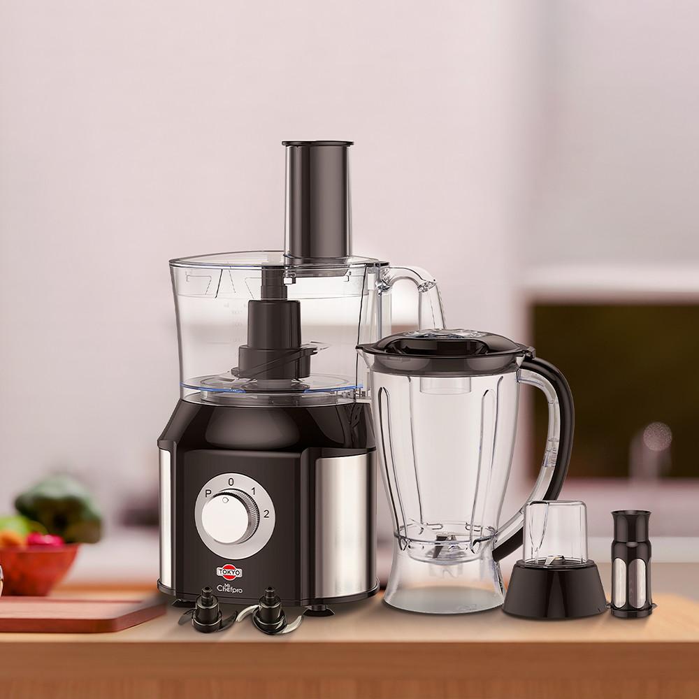 Procesa tus alimentos con Tokyo. Además cuenta con 6 funciones en 1, cuenta con un diseño moderno de corte limpio y la capacidad de preparar todo tipo de alimentos a la perfección.

Descripción
* Incluye diversos accesorios.
* 2 velocidades + pulsar.
* 6 funciones en 1.
* Potencia 500W.

Imágenes meramente ilustrativas. Imágenes e información sujetas a cambios sin previo aviso.
Medidas del Packaging
PESO: 4000 GR
ANCHO: 22 CM
ALTO: 40 CM
LARGO: 38 CM