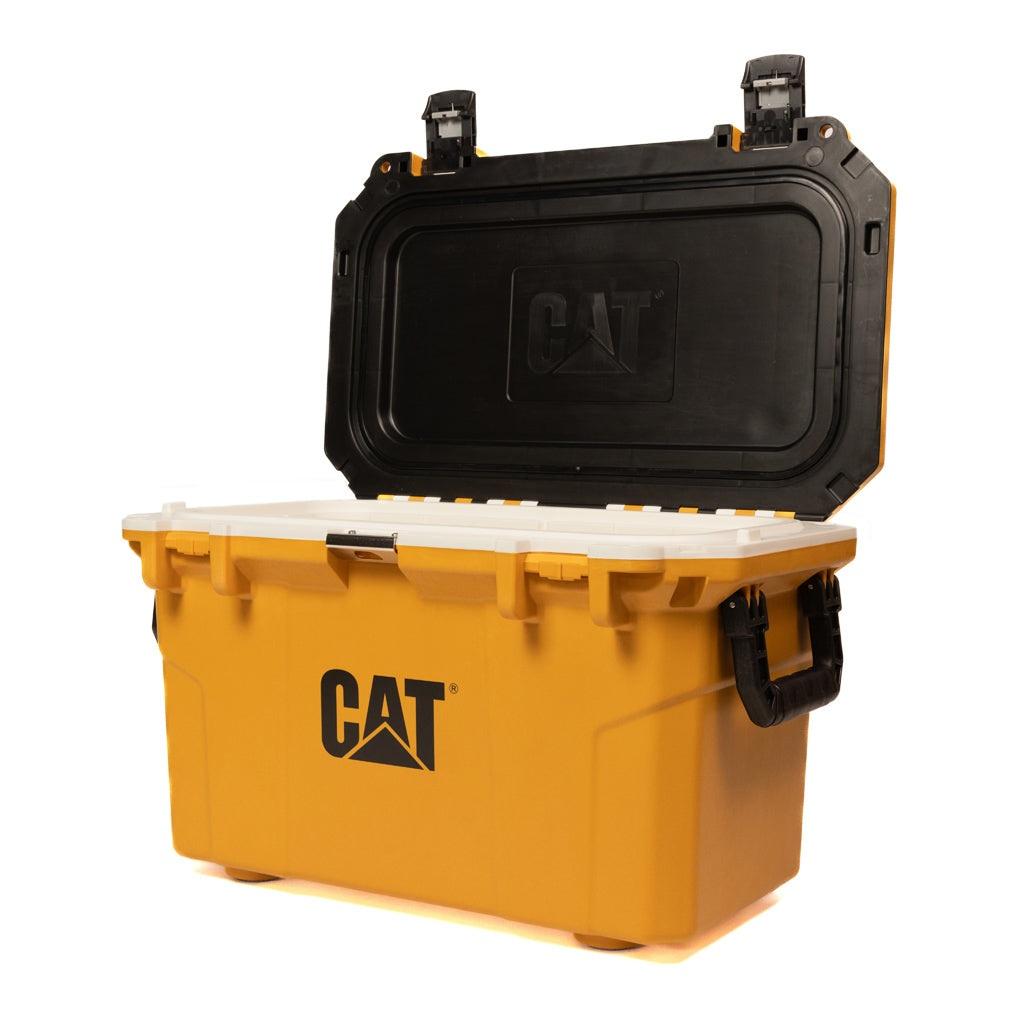 - Diseño robusto y duradero, construido para resistir las condiciones más adversas
- Patas antideslizantes y que no dejan marcas
- Pestillos de presión y tracción para garantizar un cierre total
- Manijas robustas para garantizar movilidad 
- Mantiene el hielo por hasta 7 días sin apertura de la tapa
- Abridor de botellas integrado
- Tiene capacidad para aprox. 53 latas de bebidas, incluyendo hielo
- Posa vasos integrado en la tapa
- Dimensiones internas (LxWxD): 667*335*389mm
- Dimensiones Externas (LxWxD): 805*493*499mm