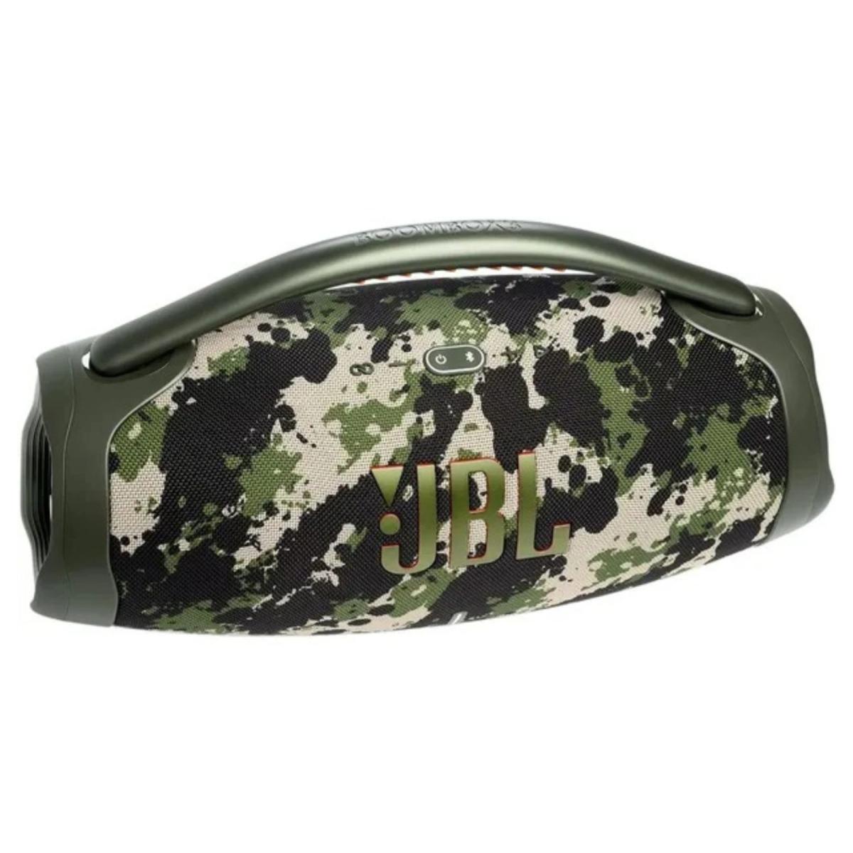 Speaker Portatil Jbl Boombox 3 Squad

Sonido robusto con graves intensos, ideal para cualquier fiesta. Su diseño resistente al agua y al polvo (IP67) garantiza durabilidad en exteriores. Dispone de una impresionante batería de hasta 24 horas de reproducción continua y una salida USB para cargar tus dispositivos. Su conectividad Bluetooth te permite vincularlo fácilmente con otros dispositivos y altavoces JBL para una experiencia de sonido envolvente. Con un diseño llamativo y resistente, es perfecto para aventureros y amantes de la música.

Características Técnicas

Potencia de salida : 80 W (RMS)
Tecnología de sonido:  JBL Bass Radiators y drivers de alto rendimiento
Conectividad: Bluetooth 5.3
Duración de batería: Hasta 24 horas de reproducción continua
Resistencia: IP67 (resistente al agua y al polvo)
Entradas: USB-C para carga y salida de carga para otros dispositivos
Peso:  5.9 kg
Funciones adicionales: JBL PartyBoost para emparejar con otros altavoces JBL compatibles, diseño resistente y duradero, asa de transporte integrada