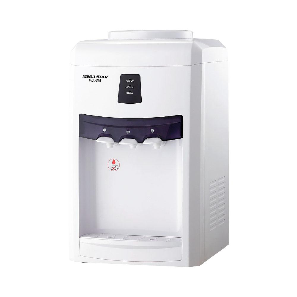 Este bebedero cuenta con un sistema de refrigeración por compresor de alto rendimiento que garantiza bebidas frías y refrescantes en todo momento. Ofrece tres opciones de temperatura: caliente, fría y natural, permitiéndote disfrutar de tus bebidas preferidas con la temperatura ideal según tus necesidades. Su funcionamiento se basa en el uso de gas R134a, lo que asegura una refrigeración eficiente y respetuosa con el medio ambiente. Perfecto para hogares, oficinas y espacios comerciales, este bebedero combina practicidad y versatilidad, siendo la solución ideal para mantener las bebidas a la temperatura adecuada durante todo el día.

- Modelo: WA892B.
- Color: Blanco.
- Voltaje: 220V.
- Gas refrigerante: R134a. 
- Sistema de refrigeración: Compresor.
- Temperaturas: Caliente, frio y natural.