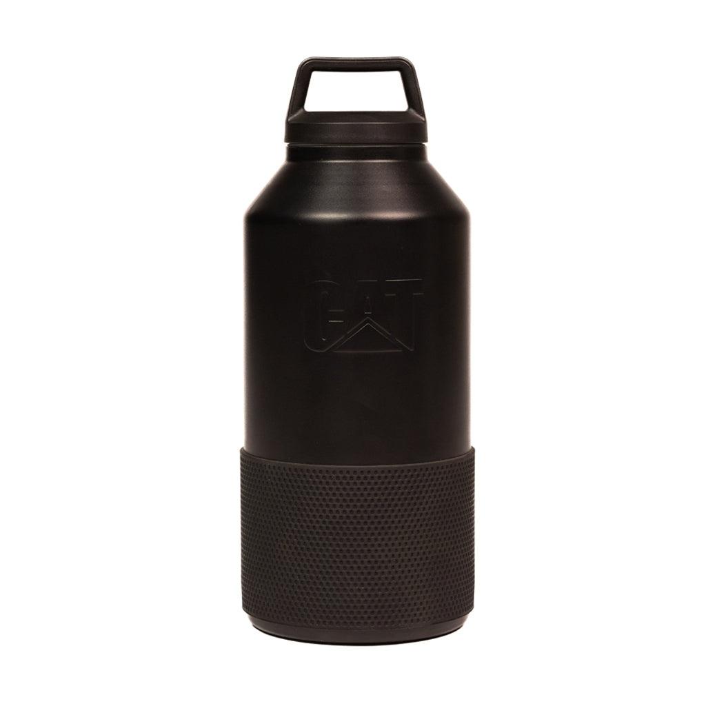 Caracteristicas Pricipales:

Capacidad de 2,0 litros
 Construcción en acero inoxidable: Fabricado con acero inoxidable de alta calidad, este vaso mantiene tus bebidas calientes o frías durante horas. Es resistente a la oxidación, fácil de limpiar y diseñado para durar, ideal tanto para el uso diario como para aventuras exigentes.
 Revestimiento duradero:  revesitdo de cobre y un acabado en pintura en polvo de alta durabilidad, lo que garantiza años de uso confiable
 Funda de silicona resistente: La funda de silicona no solo agrega una capa extra de protección, sino que también proporciona un agarre seguro, facilitando su manejo incluso en las condiciones más extremas. Además, aporta un toque de color y estilo a tu vaso.